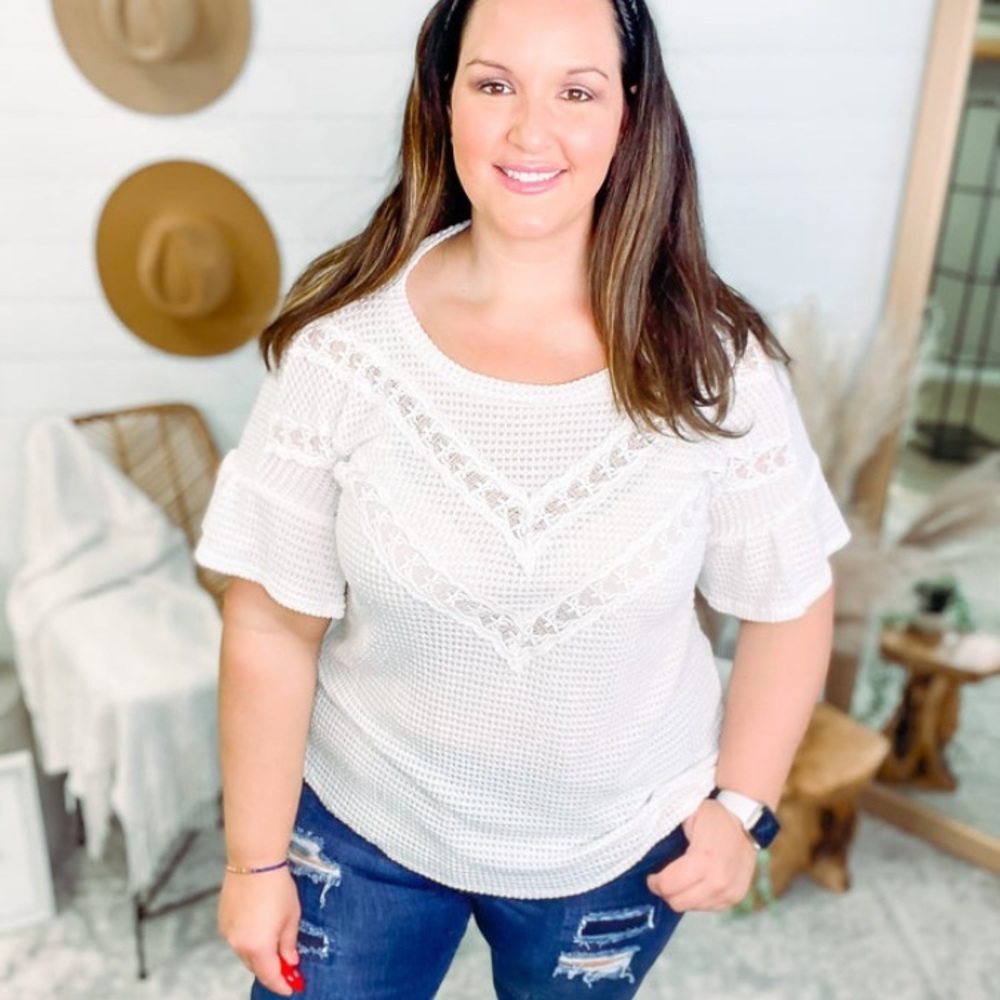 NWOT ✨ Beautiful Ivory Short Ruffle Sleeve Top!